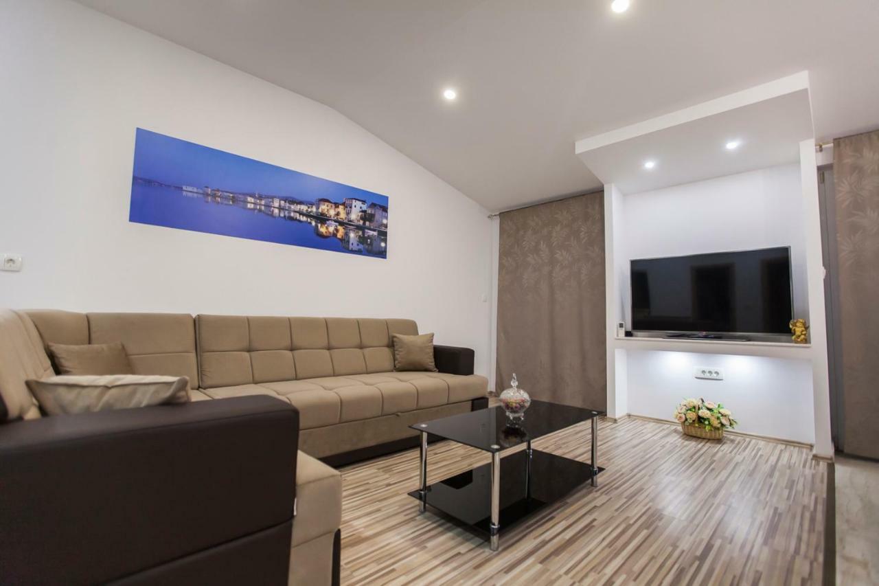 Apartment Dalmatia Каштела Экстерьер фото