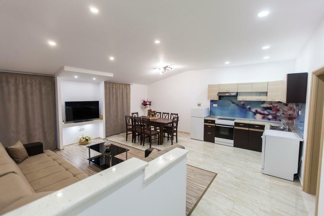 Apartment Dalmatia Каштела Экстерьер фото